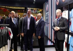 Adalet Bakanı Gül GFK Store’u ziyaret etti