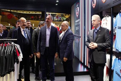 Adalet Bakanı Gül GFK Store&#8217;u ziyaret etti