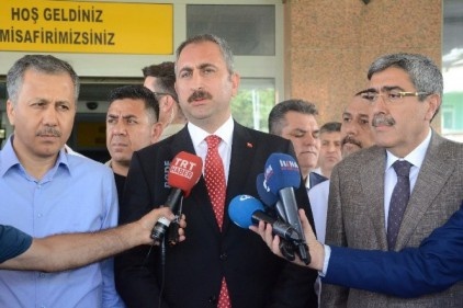 Adalet Bakanı Gül: "Yavru köpek olayındaki kepçe operatörü tutuklanmıştır&#8221; 