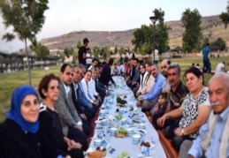 Adalet Bakanı Gül yer sofrasında iftar yaptı 