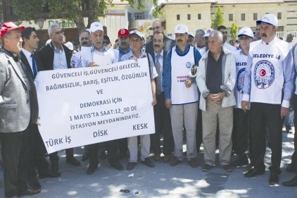 Adalet, özgürlük, demokrasi, eşitlik barış taleplerini haykırmak için