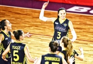 Adam Voleybol galibiyetle kapattı