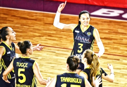 Adam Voleybol galibiyetle kapattı