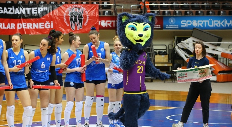 Adam Voleybol, Merinos’u güllerle karşıladı