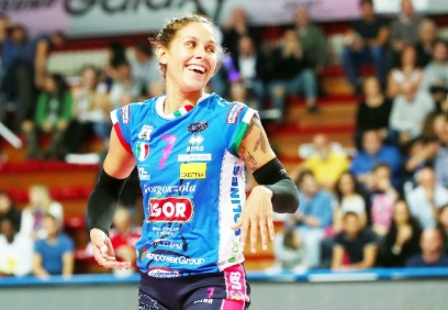 Adam Voleybol, Porto Rikolu Stephanie Enright ile anlaştı