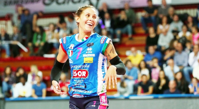 Adam Voleybol, Porto Rikolu Stephanie Enright ile anlaştı