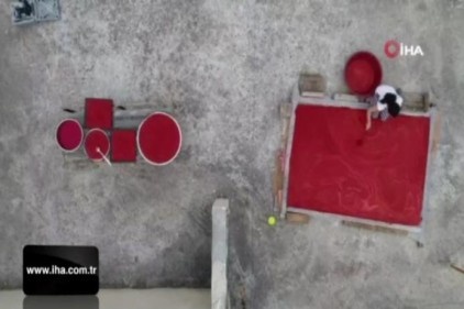 Adana&#039;da biberin salça yolculuğu başladı, damlar kırmızıya boyandı