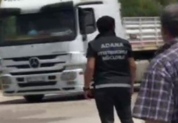 Adana'da polis esrarı bulmak için lastikçi oldu
