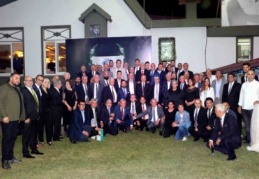 Adil Sani Konukoğlu’na teşekkür plaketi 