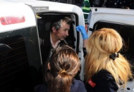 Adliye önünde meydan kavgasına tutuştular