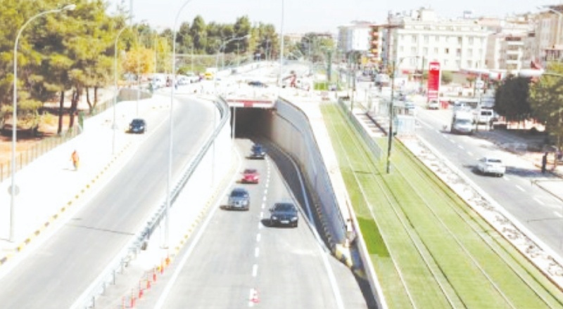 Adnan Menderes ve Bedri İncetahtacı köprülü kavşağı arası trafiğe kapanıyor