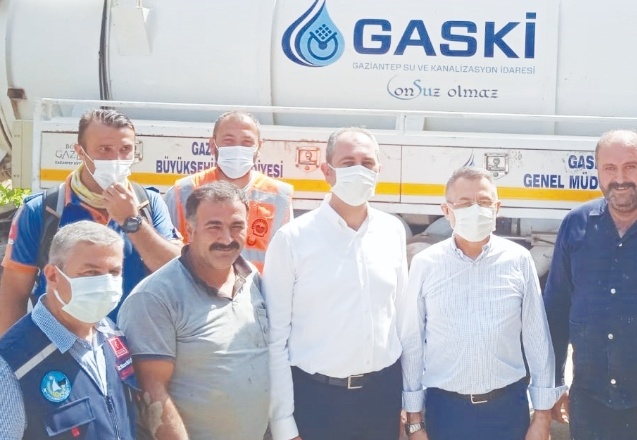 Oktay ve Bakan Gül afet bölgesindeki büyükşehir ekiplerini ziyaret etti