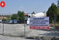 Afyonkarahisar’da film gibi olay: Otele giden yolu kapattı