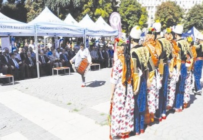 ‘Ahilik Haftası’ etkinlikleri kapsamında Gaziantep Demokrasi Meydanı’nda tören düzenlendi.