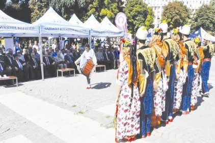 &#8216;Ahilik Haftası&#8217; etkinlikleri kapsamında Gaziantep Demokrasi Meydanı&#8217;nda tören düzenlendi.