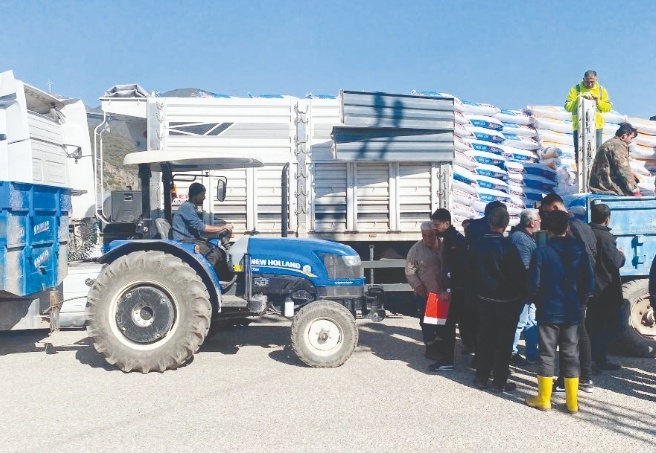 Ahırları ve hayvanları zarar gören üreticilere destek veriliyor
