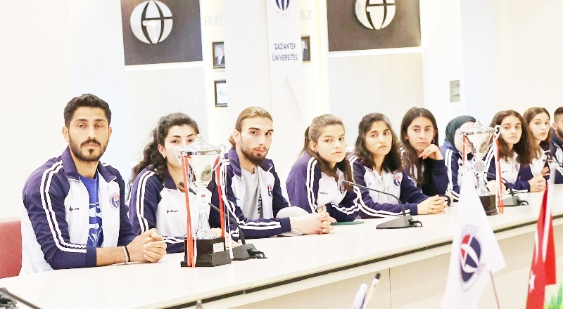 Ahlaklı ve edepli sporcu olmak gerekiyor