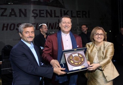 Ahmet Özhan konser verdi