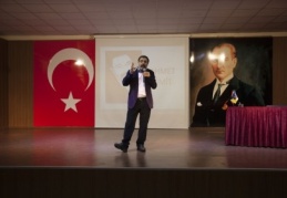 Ahmet Ümit, öğrencilerle buluştu