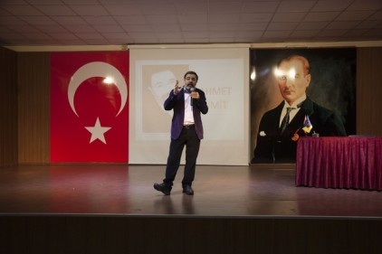 Ahmet Ümit, öğrencilerle buluştu