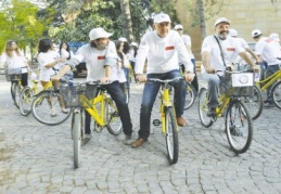 Ahmet Ümit, pedal çevirdi