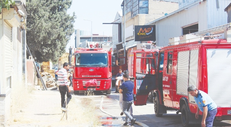 Ahşap üretim atölyesinde çıkan yangın söndürüldü