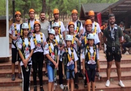 Aileler çocukları ile birlikte eğleniyor 