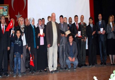 Ailelere övünç madalyası verildi