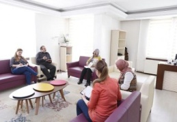 Ailelere ve gençlere yönelik danışmanlık hizmeti veriliyor