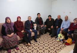 Aileleri ziyaret etti