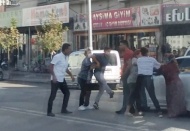 Ailelerin kavgası kameralara yansıdı