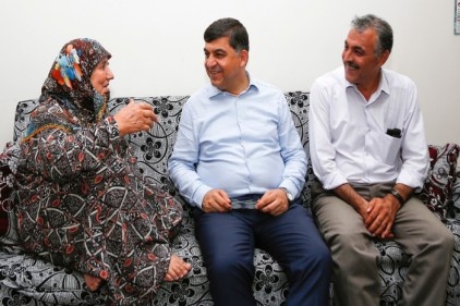 Ailelerin sorunlarına ortak oluyor