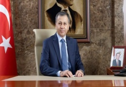 Aileyi; sevgi, fedakârlık ve hoşgörüyle geleceğe taşıyan varlık