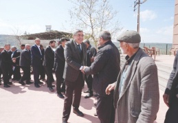 AK Parti adayları sahada