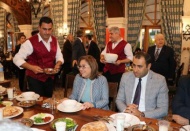 AK Parti Gaziantep il teşkilatı yemekte buluştu