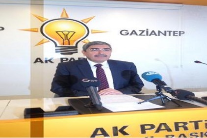 AK Parti Genel Merkezi Fatma Şahin&#8217;in arkasında 