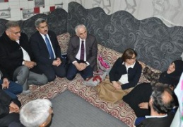 AK Parti heyeti konteyner kenti ziyaret etti 