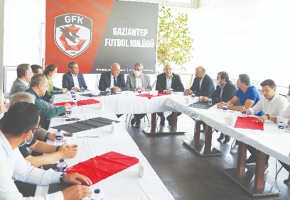 AK Parti il yönetimi ve milletvekilleri Gaziantep FK tesislerini ziyaret etti