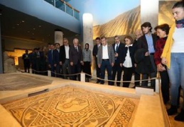 AK Parti Yerel Yönetim Başkanları projeleri inceledi