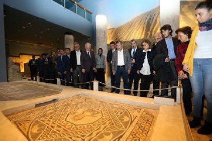 AK Parti Yerel Yönetim Başkanları projeleri inceledi