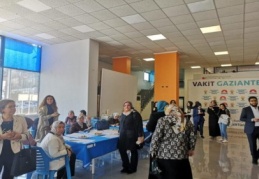 Ak Partili kadınlar, Kızılay Haftası nedeniyle kan bağışında bulundu