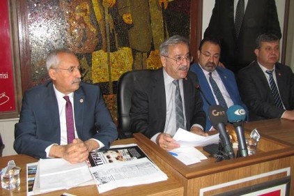 AK Parti&#8217;ye, kaybetme korkusu hata yaptırıyor