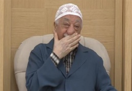 'Akademisyenler, FETÖ elebaşı karşısında tir tir titriyordu'