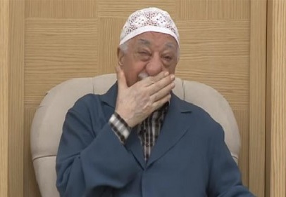 'Akademisyenler, FETÖ elebaşı karşısında tir tir titriyordu'