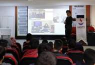 Akademisyenler, lise öğrencileriyle buluştu