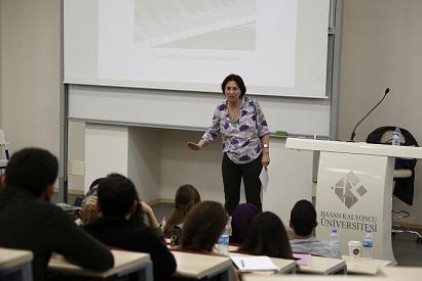 Akademisyenler mesleki öykülerini paylaşıyor