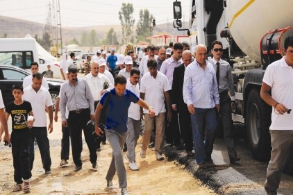 Akar, Karkamış&#039;taki çadır kenti ziyaret etti