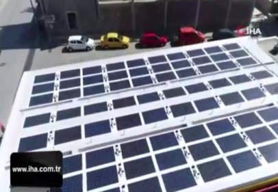 Akaryakıt istasyonun elektriği güneşten sağlanıyor