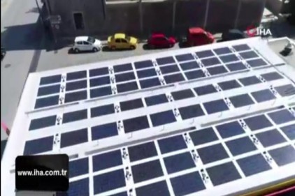 Akaryakıt istasyonun elektriği güneşten sağlanıyor
