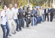 Akdoğan işçilerle halay çekti